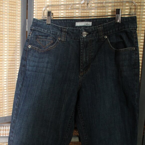 Chico's Platinum 0.5 Reg Boot Cut Denim with Embroidered Pockets - Picture 5 of 6